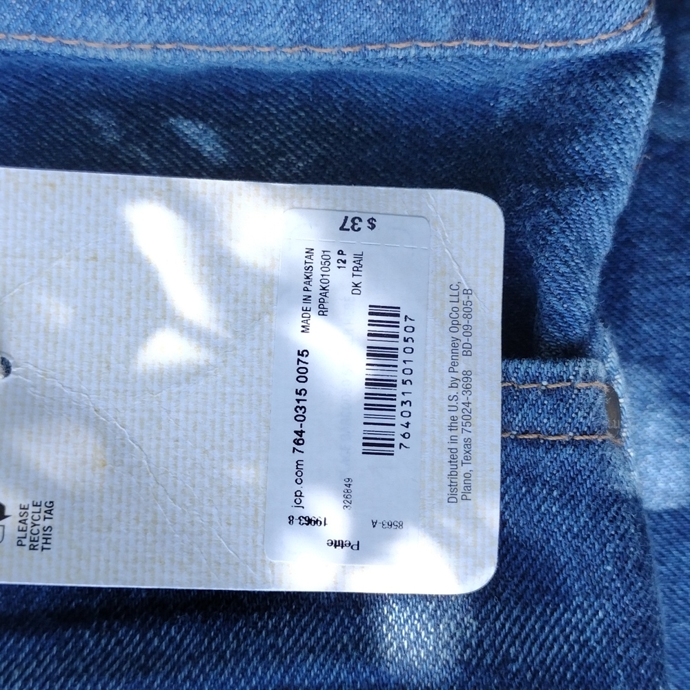 Shorts - Picture 4 of 5